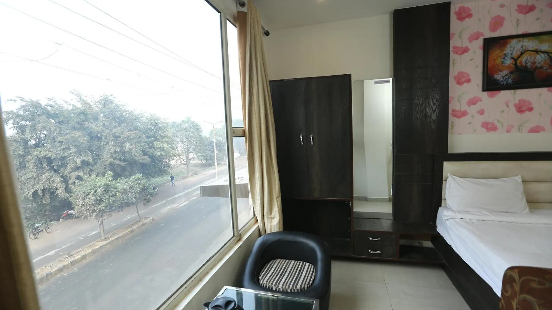 24 Hotel & Resort Agra
