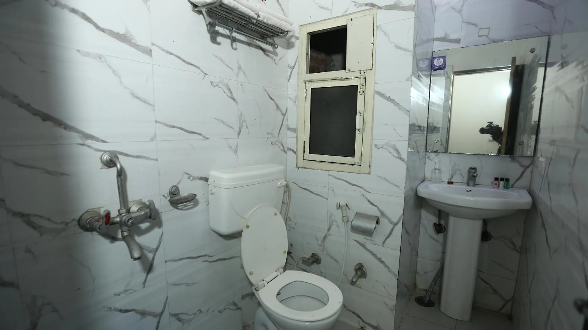 24 Hotel & Resort Agra