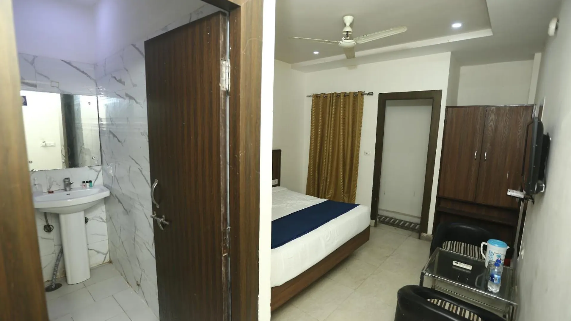 ***  24 Hotel & Resort Agra  India