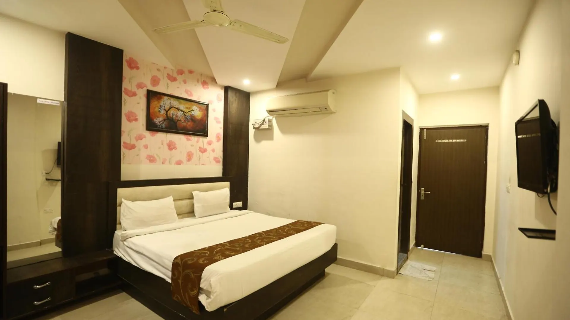 24 Hotel & Resort Agra