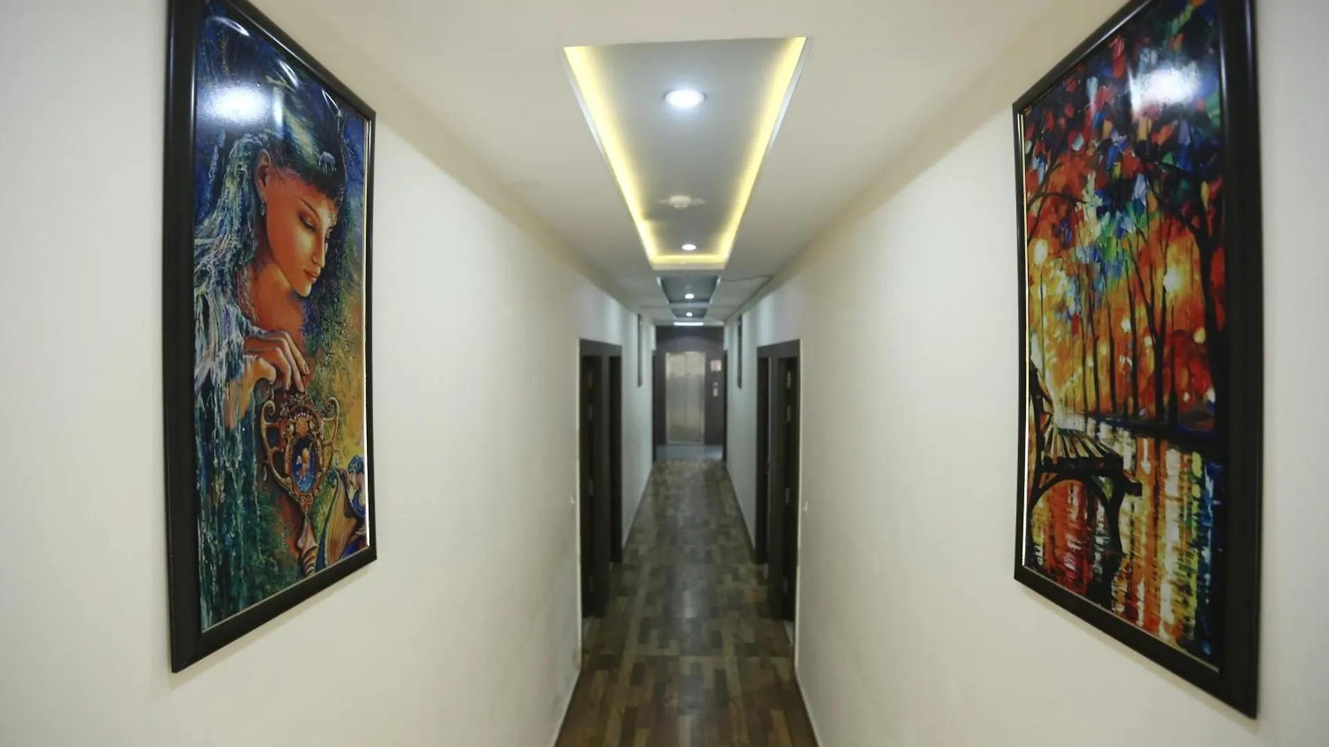 24 Hotel & Resort Agra