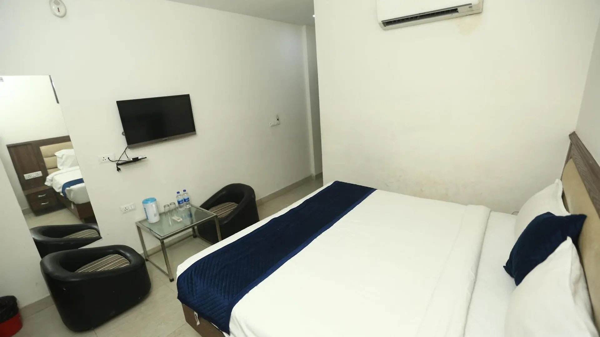 24 Hotel & Resort Agra  3*, Agra (Uttar Pradesh)