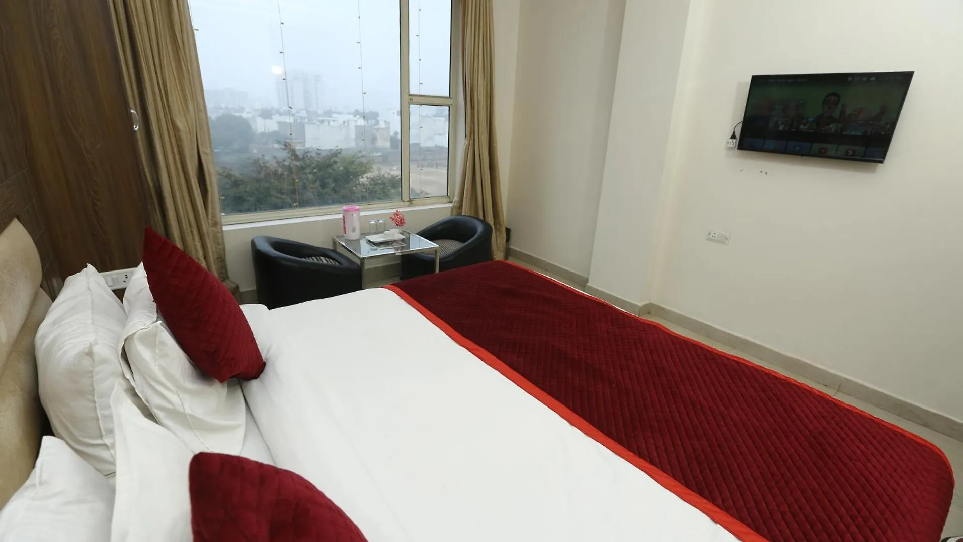 24 Hotel & Resort Agra